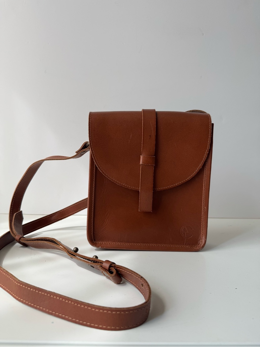 Civil Alchemy Classic Brown Leather Crossbody Bag - Timeless Minimalist Design